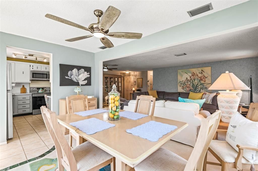 For Sale: $219,500 (2 beds, 2 baths, 1150 Square Feet)