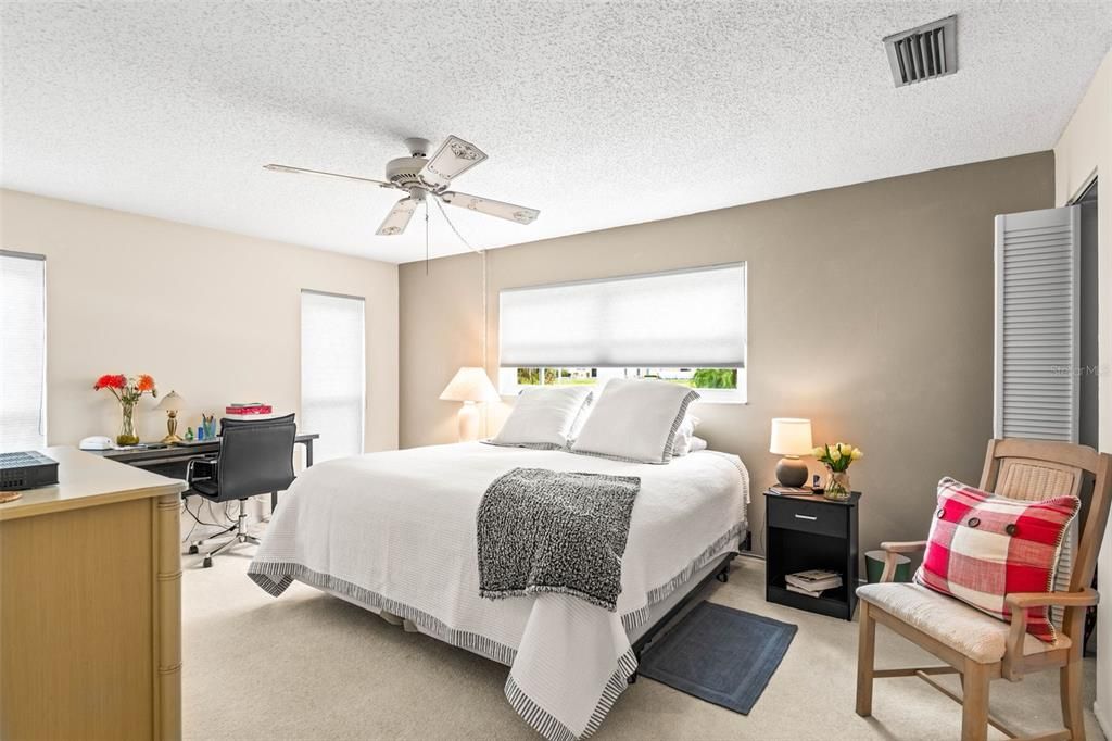 For Sale: $219,500 (2 beds, 2 baths, 1150 Square Feet)