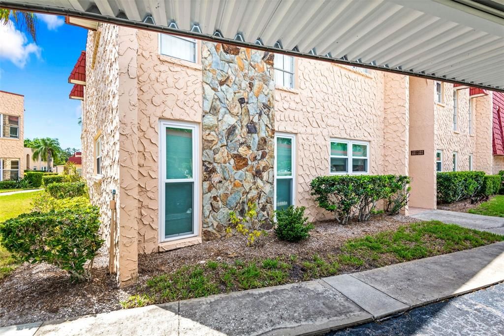 For Sale: $219,500 (2 beds, 2 baths, 1150 Square Feet)