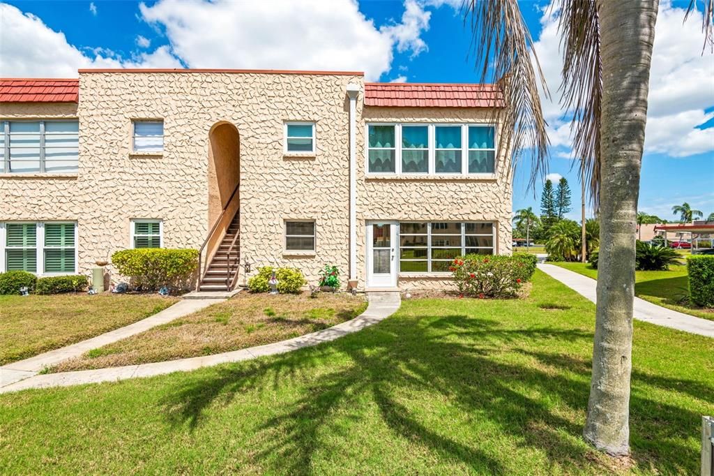 For Sale: $219,500 (2 beds, 2 baths, 1150 Square Feet)