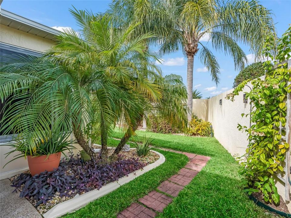 Active With Contract: $399,000 (3 beds, 2 baths, 1580 Square Feet)