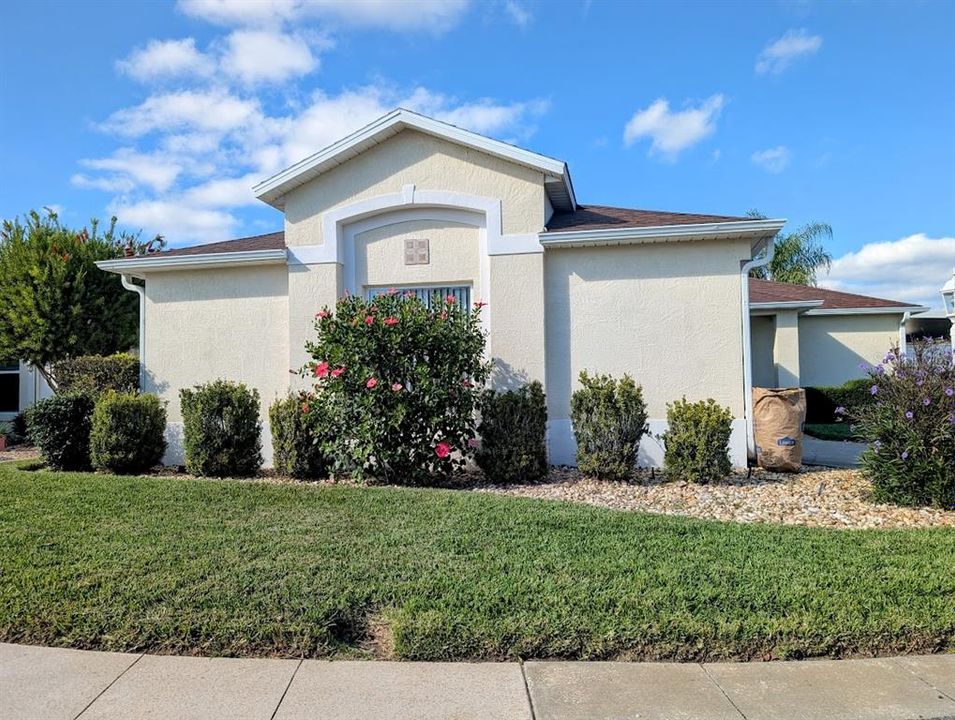 Active With Contract: $399,000 (3 beds, 2 baths, 1580 Square Feet)