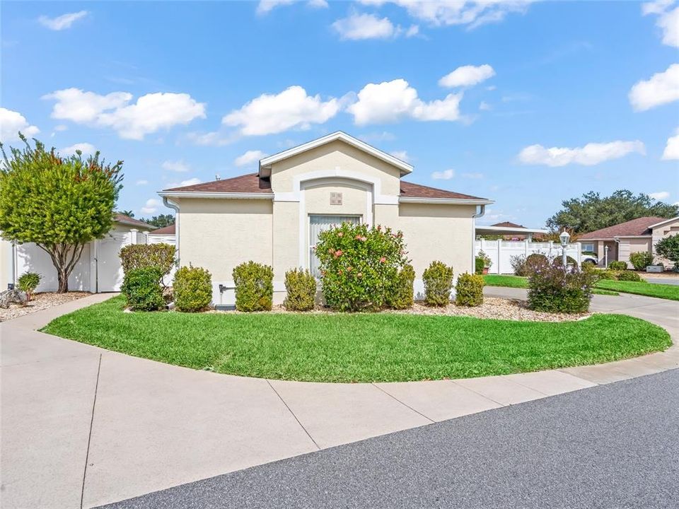 Active With Contract: $399,000 (3 beds, 2 baths, 1580 Square Feet)