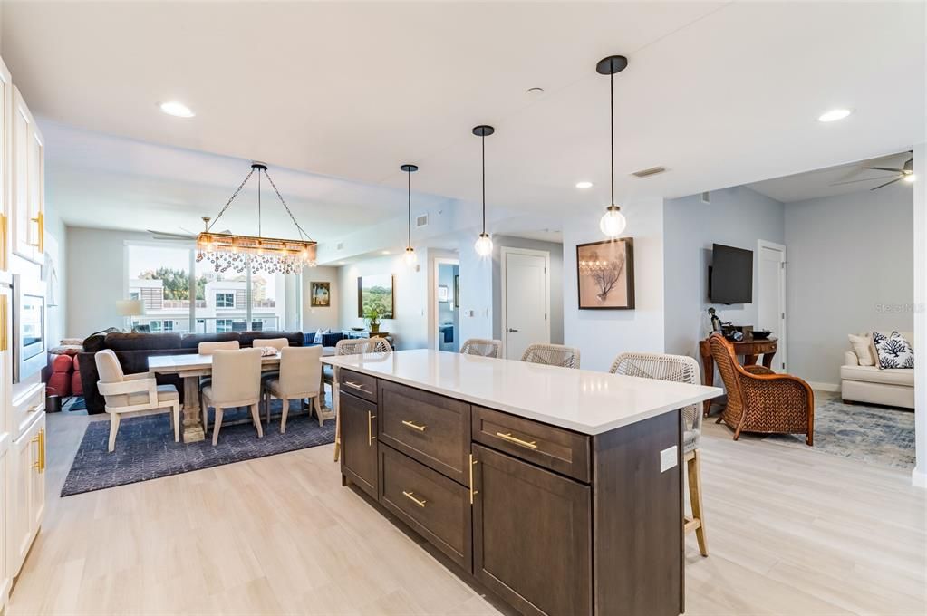 待售: $899,999 (2 贝兹, 2 浴室, 2003 平方英尺)