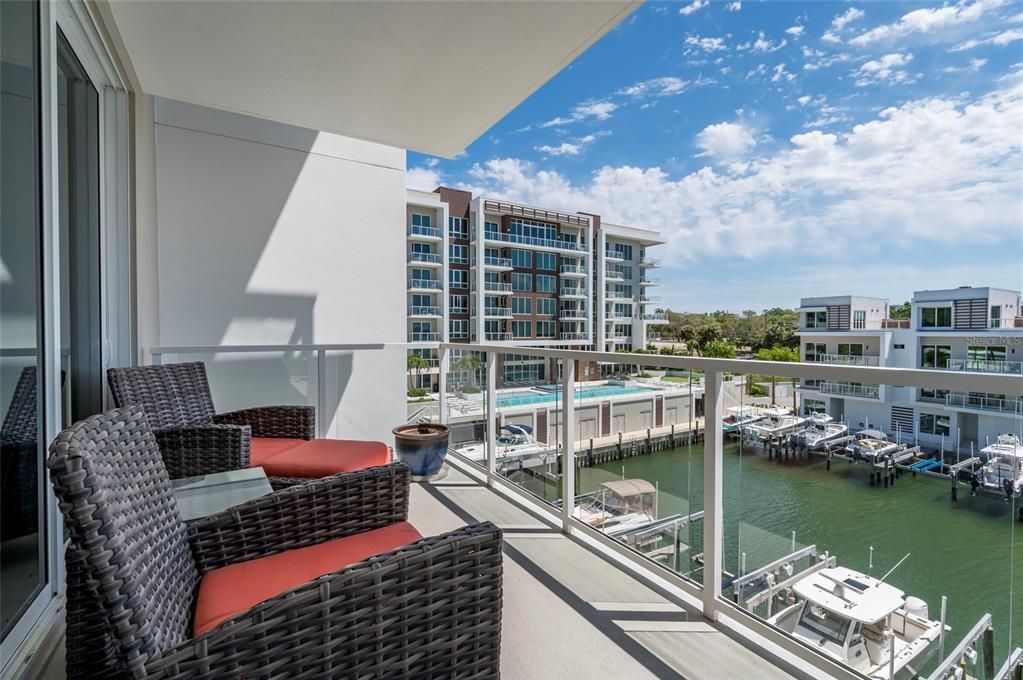 待售: $899,999 (2 贝兹, 2 浴室, 2003 平方英尺)