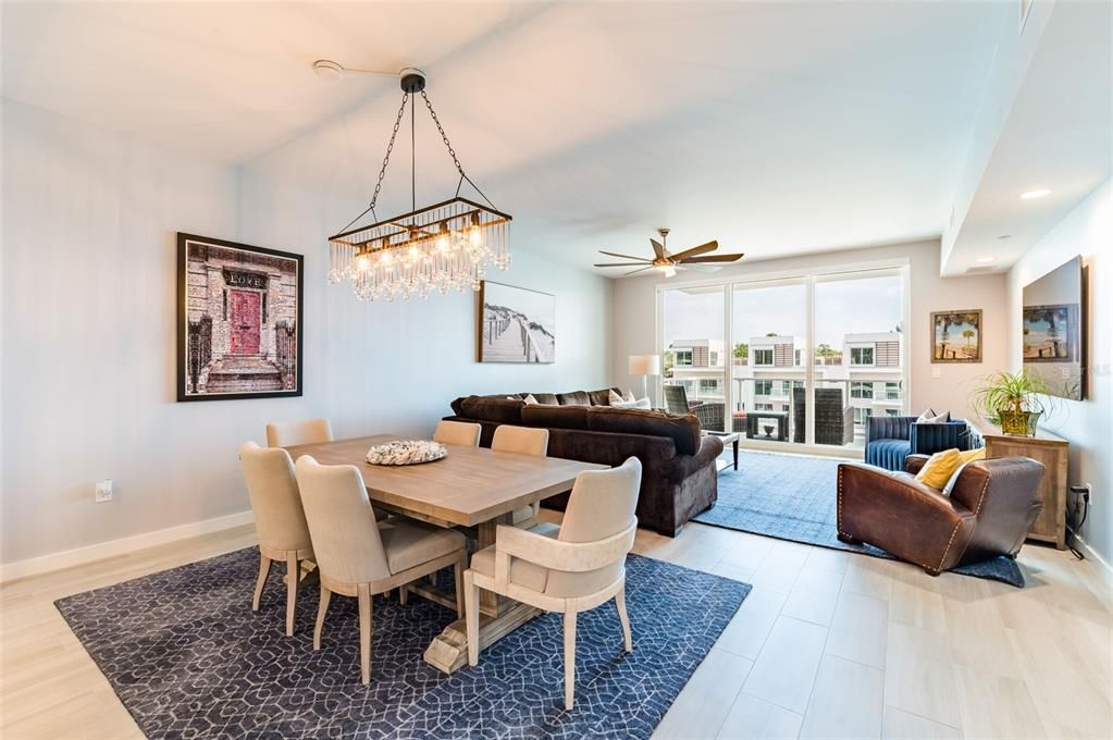 待售: $899,999 (2 贝兹, 2 浴室, 2003 平方英尺)