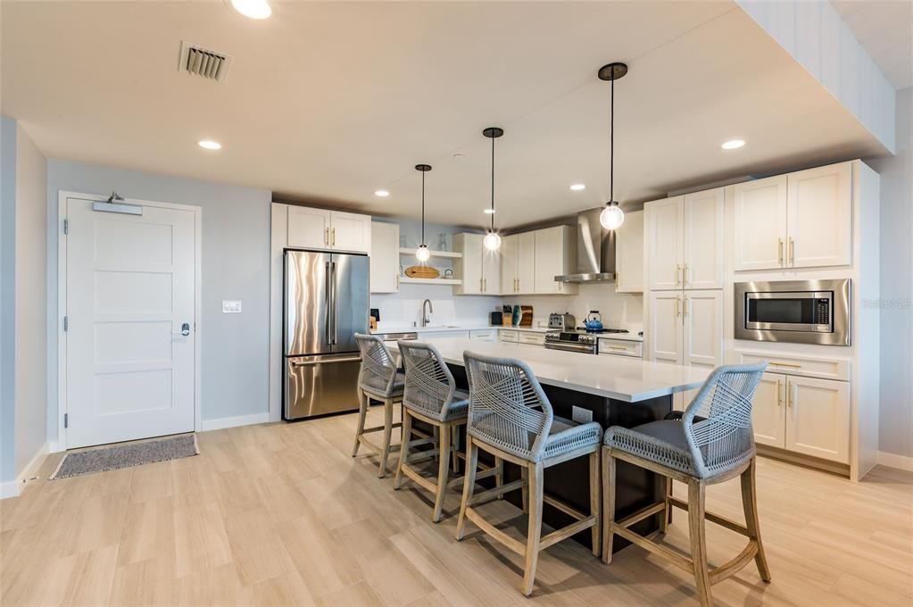 待售: $899,999 (2 贝兹, 2 浴室, 2003 平方英尺)