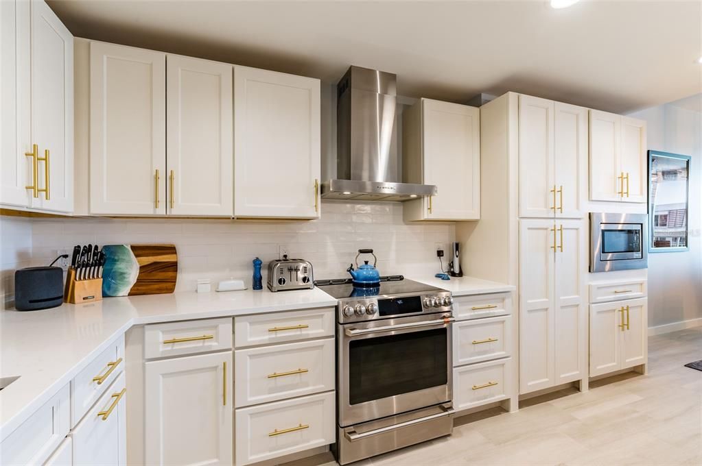 待售: $899,999 (2 贝兹, 2 浴室, 2003 平方英尺)