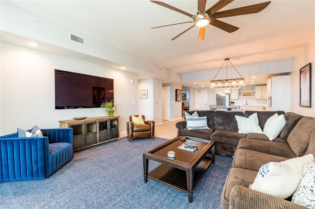 待售: $899,999 (2 贝兹, 2 浴室, 2003 平方英尺)