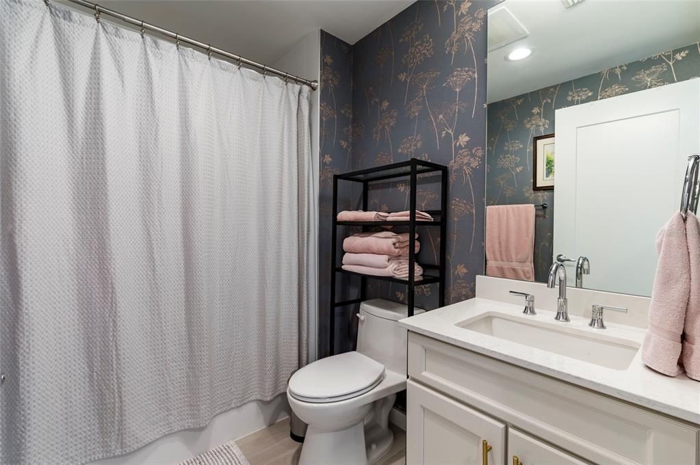 待售: $899,999 (2 贝兹, 2 浴室, 2003 平方英尺)