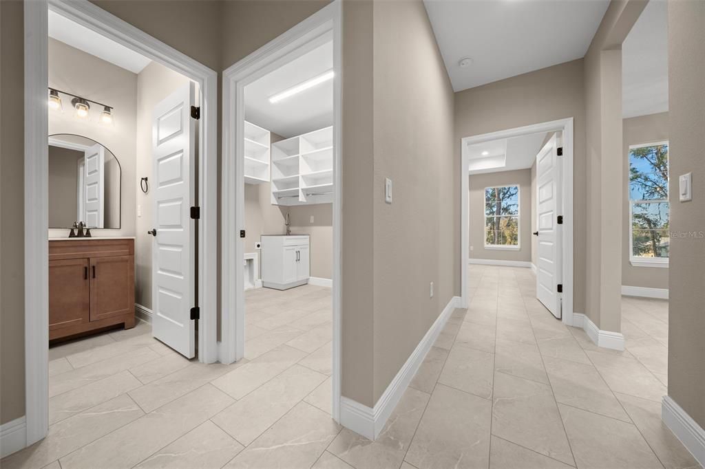 Activo con contrato: $649,000 (4 camas, 2 baños, 2439 Pies cuadrados)