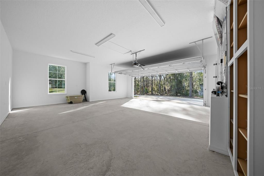 Activo con contrato: $649,000 (4 camas, 2 baños, 2439 Pies cuadrados)