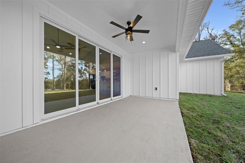 Activo con contrato: $649,000 (4 camas, 2 baños, 2439 Pies cuadrados)