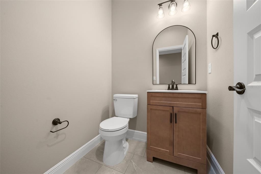 Activo con contrato: $649,000 (4 camas, 2 baños, 2439 Pies cuadrados)