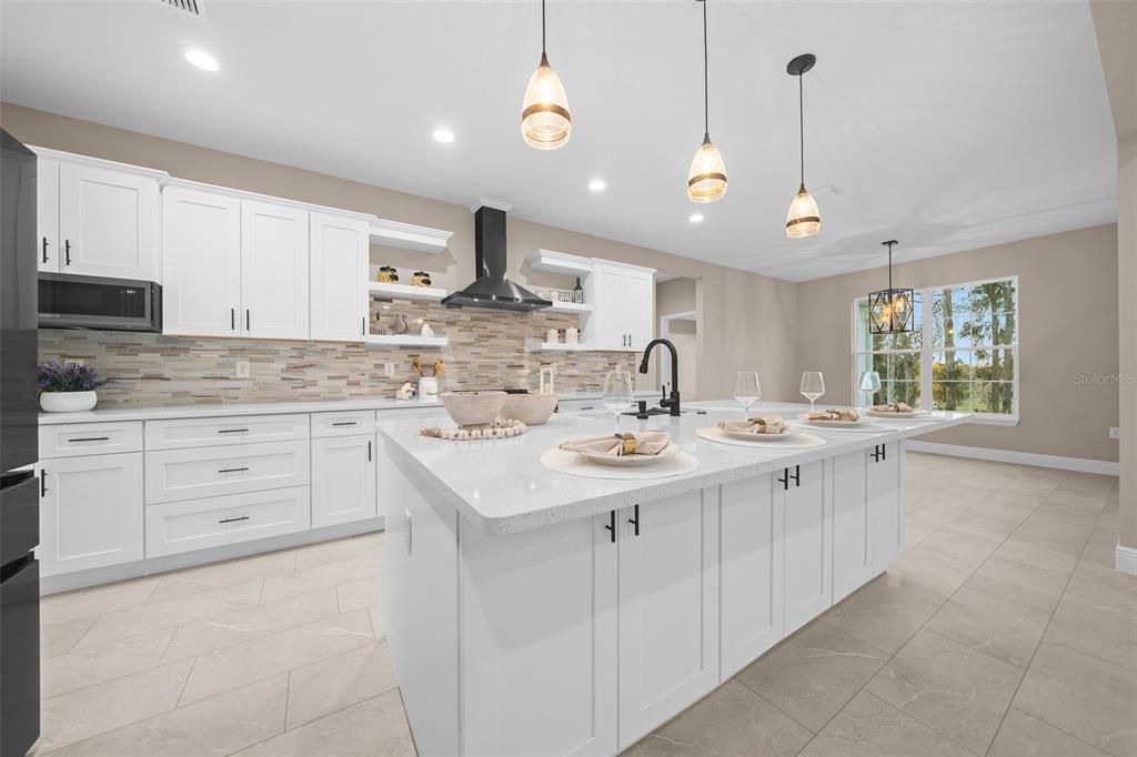 Activo con contrato: $649,000 (4 camas, 2 baños, 2439 Pies cuadrados)