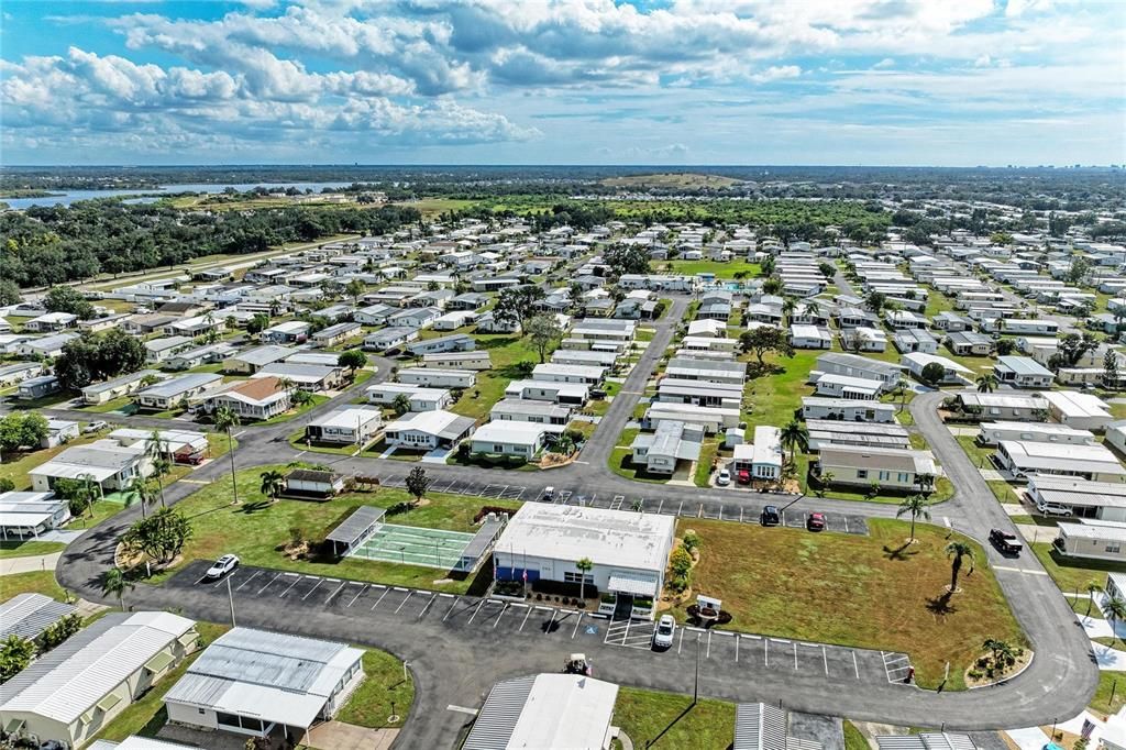 合同活跃: $189,700 (2 贝兹, 2 浴室, 1056 平方英尺)