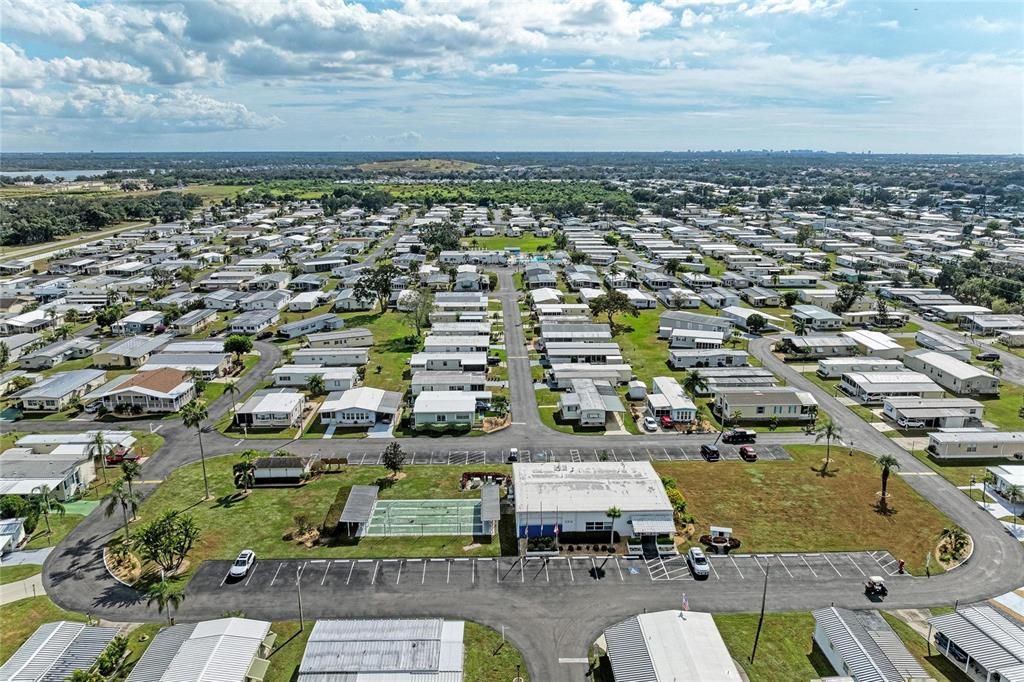 合同活跃: $189,700 (2 贝兹, 2 浴室, 1056 平方英尺)