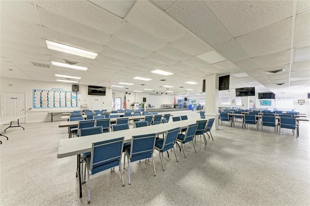 合同活跃: $189,700 (2 贝兹, 2 浴室, 1056 平方英尺)