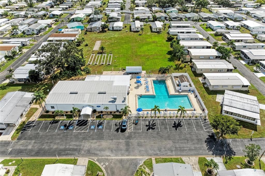 合同活跃: $189,700 (2 贝兹, 2 浴室, 1056 平方英尺)