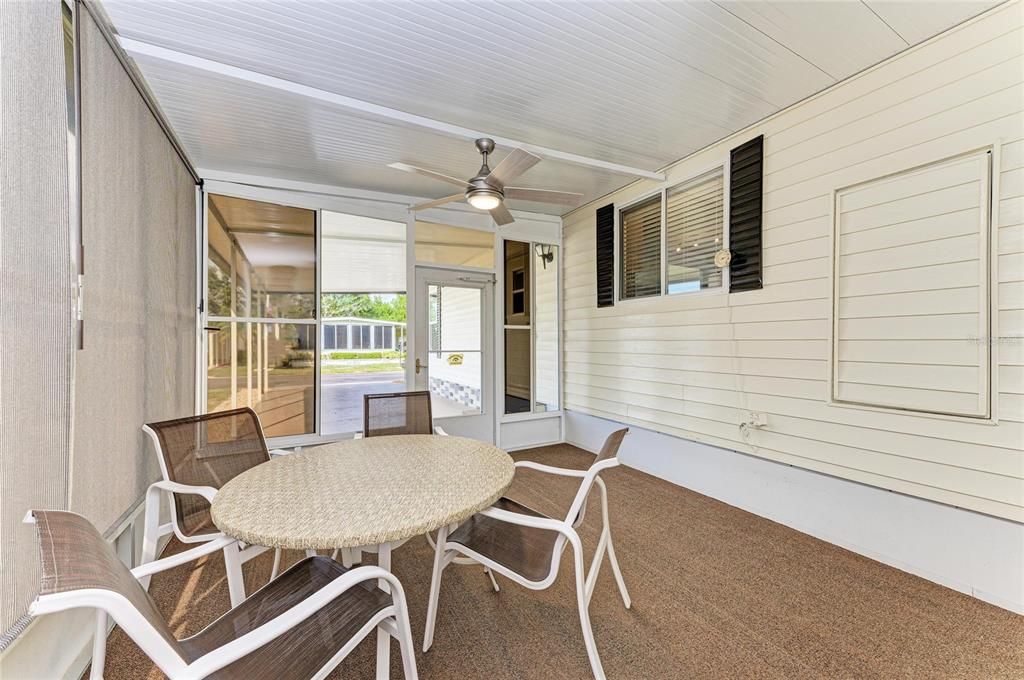 合同活跃: $189,700 (2 贝兹, 2 浴室, 1056 平方英尺)