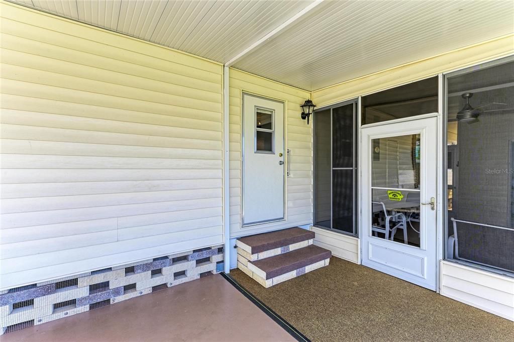 合同活跃: $189,700 (2 贝兹, 2 浴室, 1056 平方英尺)