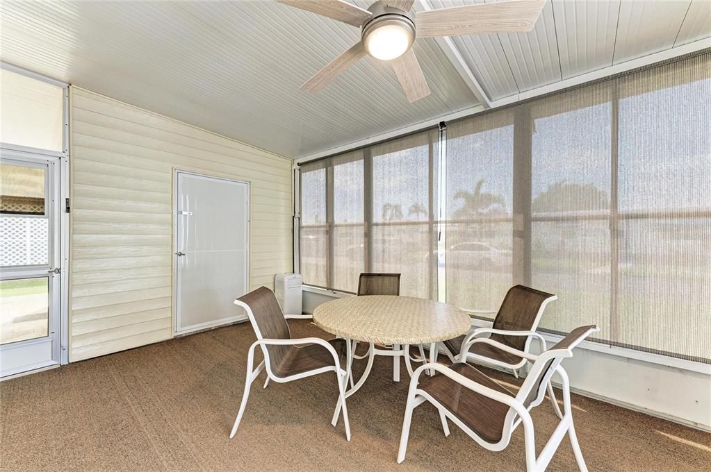 合同活跃: $189,700 (2 贝兹, 2 浴室, 1056 平方英尺)