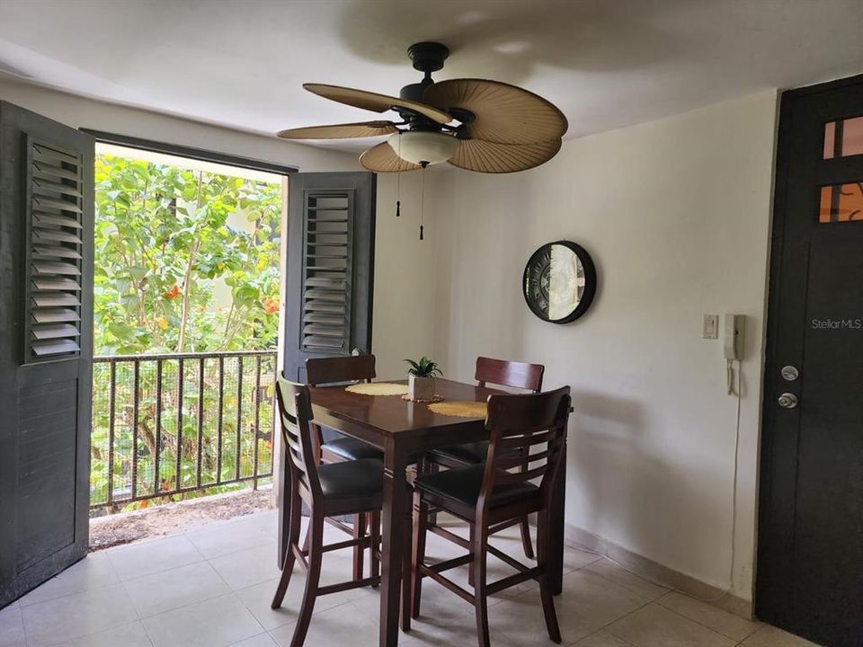 出租: $1,750 (1 贝兹, 1 浴室, 700 平方英尺)