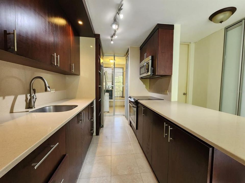 出租: $1,750 (1 贝兹, 1 浴室, 700 平方英尺)