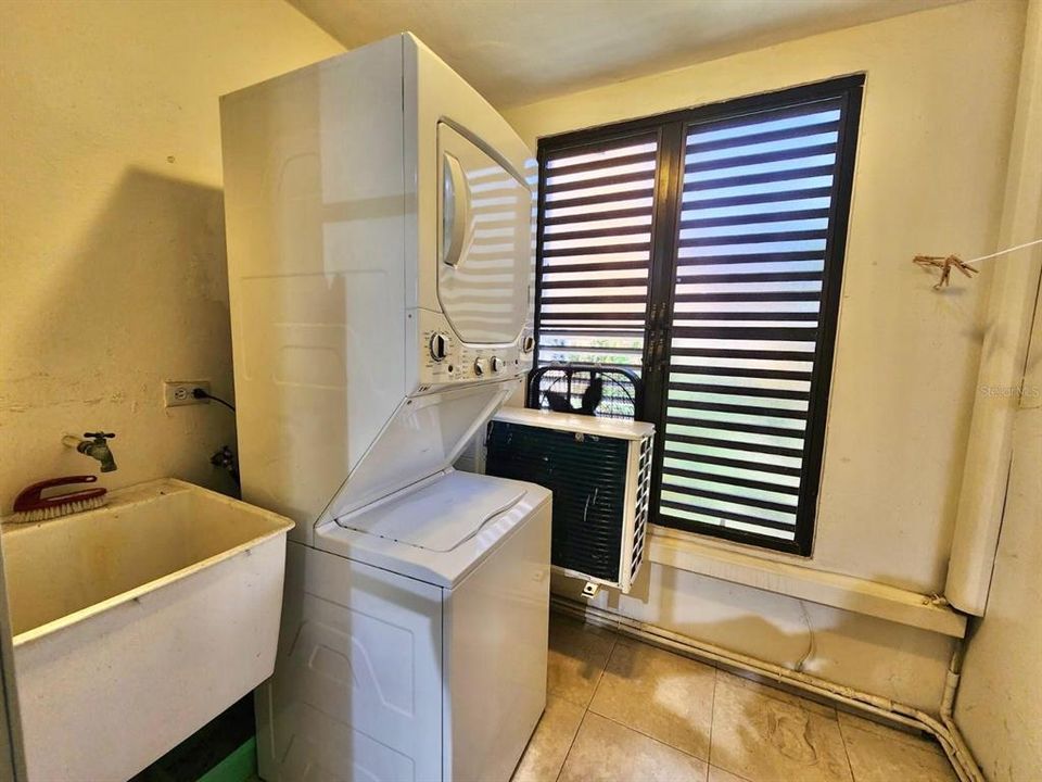 出租: $1,750 (1 贝兹, 1 浴室, 700 平方英尺)