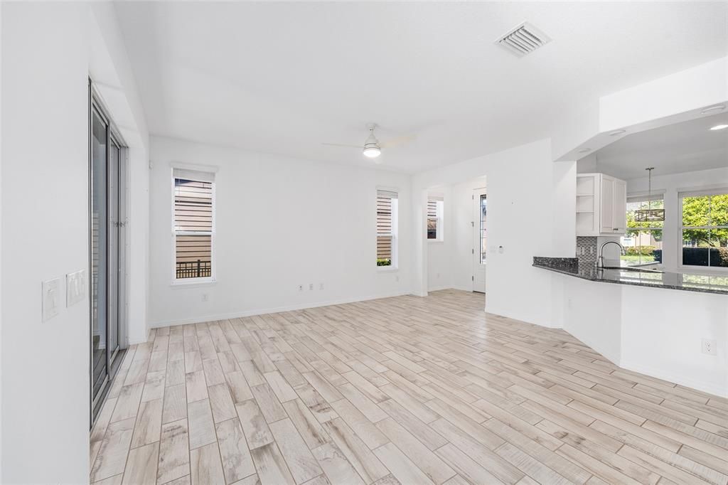 For Sale: $359,900 (2 beds, 2 baths, 1666 Square Feet)