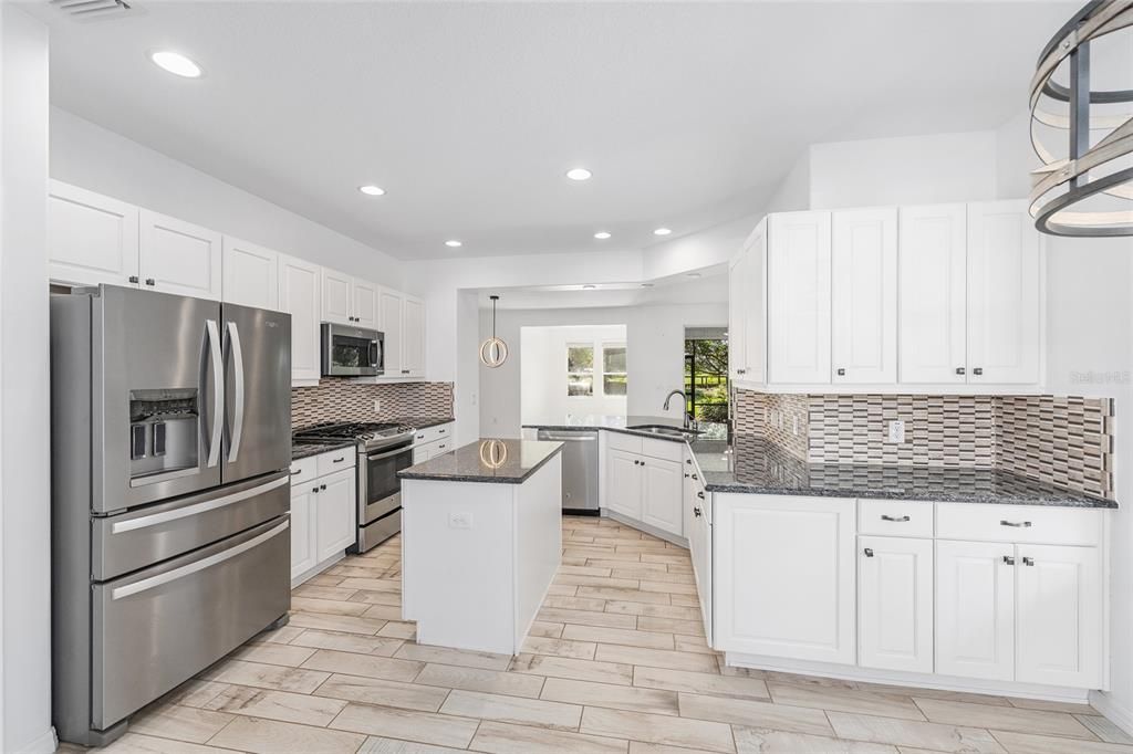 For Sale: $359,900 (2 beds, 2 baths, 1666 Square Feet)