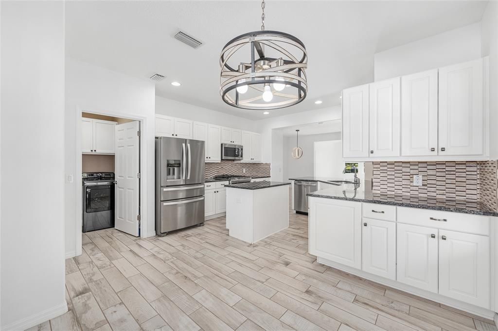 For Sale: $359,900 (2 beds, 2 baths, 1666 Square Feet)