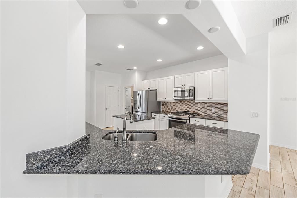 For Sale: $359,900 (2 beds, 2 baths, 1666 Square Feet)