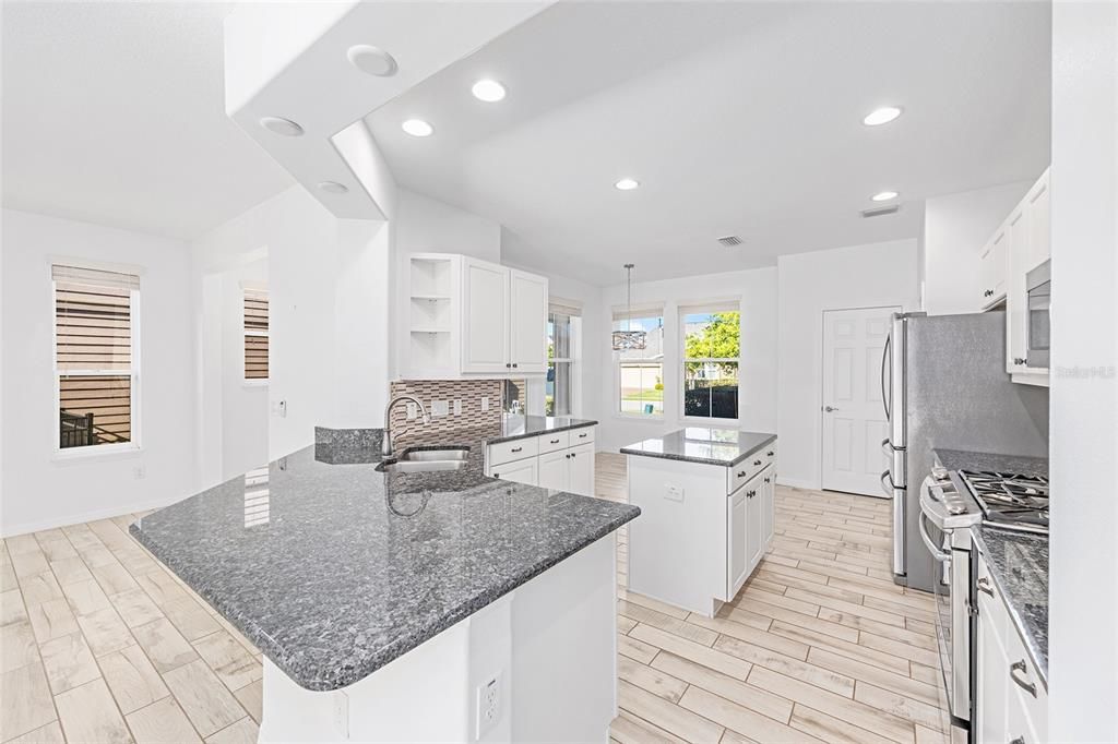 For Sale: $359,900 (2 beds, 2 baths, 1666 Square Feet)