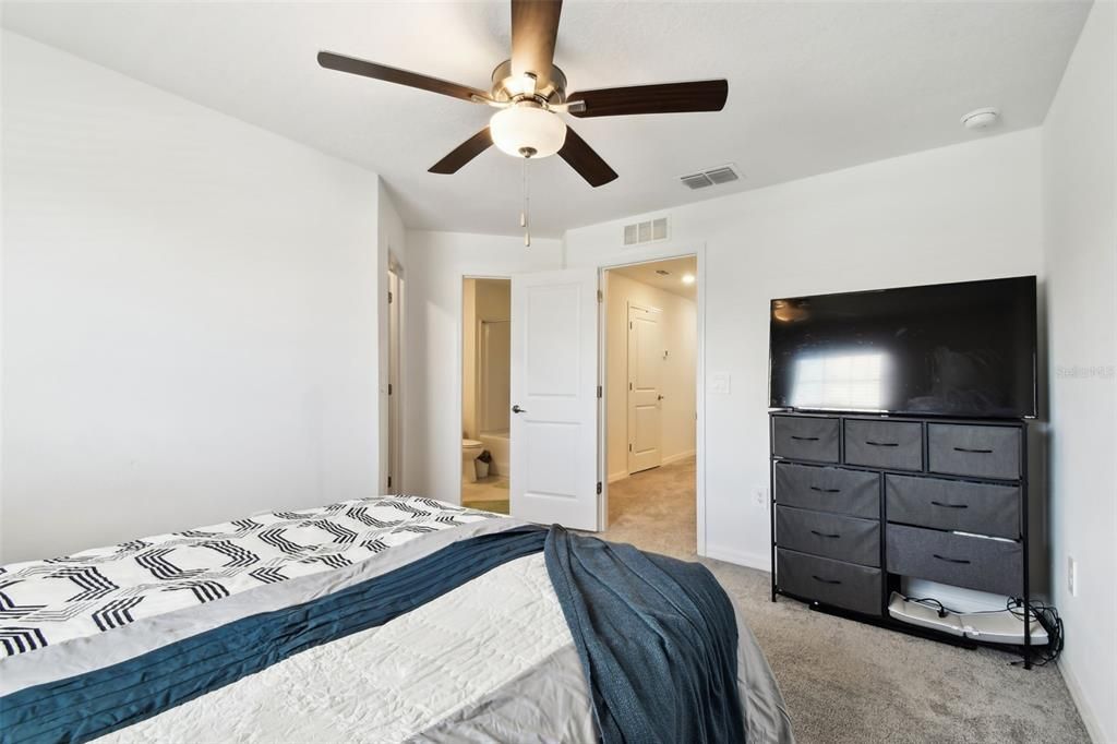 出租: $2,300 (2 贝兹, 2 浴室, 1532 平方英尺)