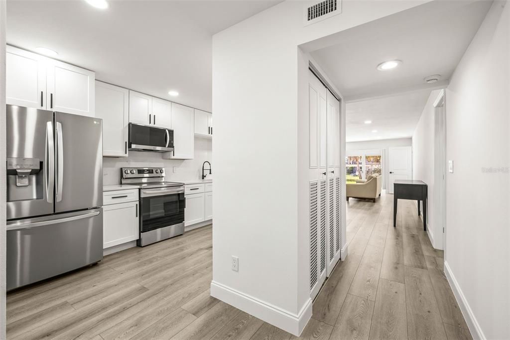 Active With Contract: $269,000 (2 beds, 2 baths, 1150 Square Feet)