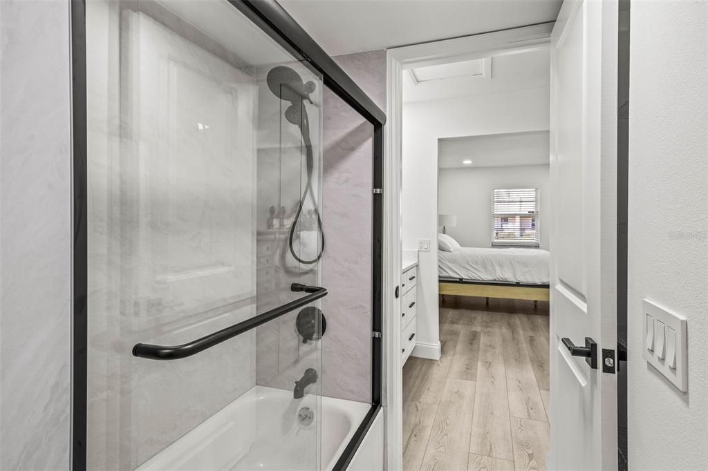 Active With Contract: $269,000 (2 beds, 2 baths, 1150 Square Feet)