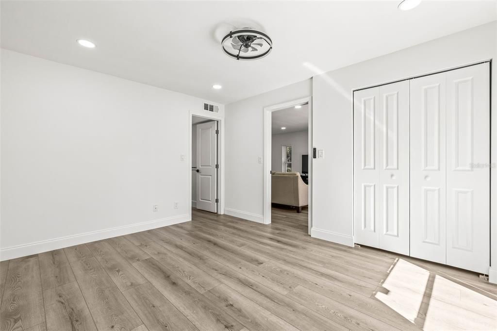 Active With Contract: $269,000 (2 beds, 2 baths, 1150 Square Feet)