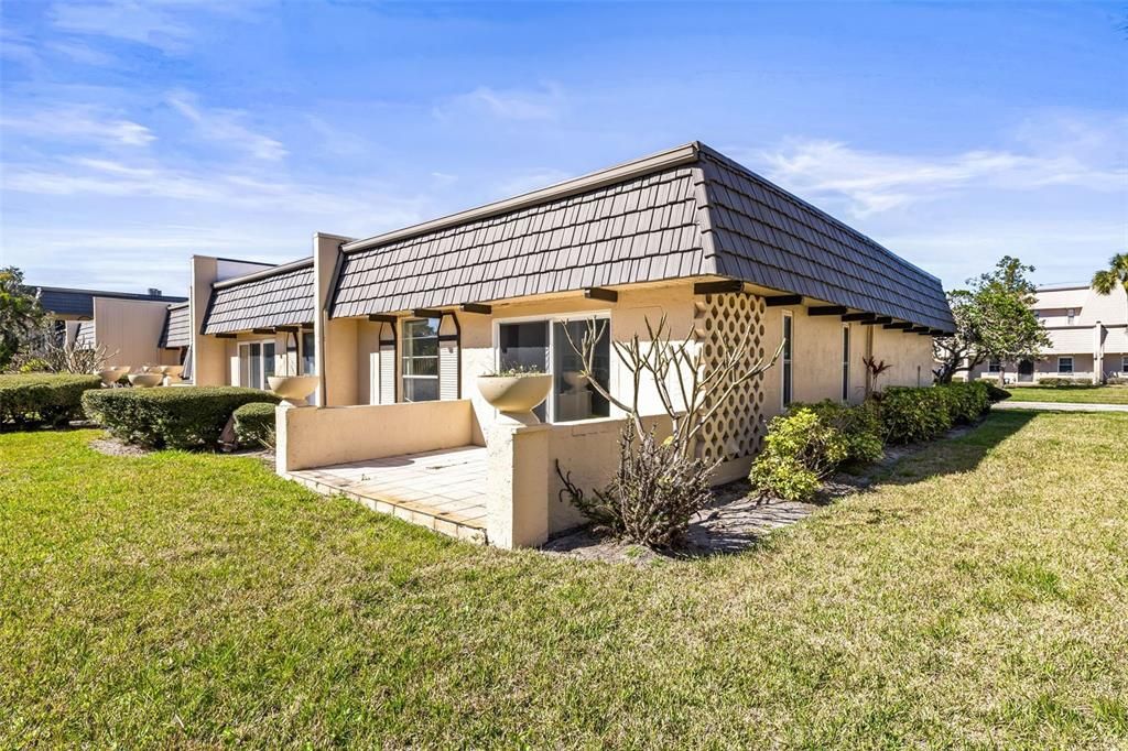 Active With Contract: $269,000 (2 beds, 2 baths, 1150 Square Feet)