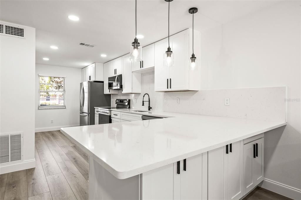 Active With Contract: $269,000 (2 beds, 2 baths, 1150 Square Feet)