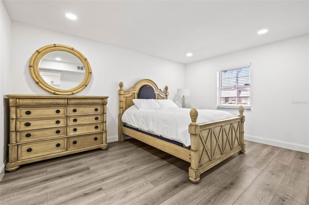 Active With Contract: $269,000 (2 beds, 2 baths, 1150 Square Feet)