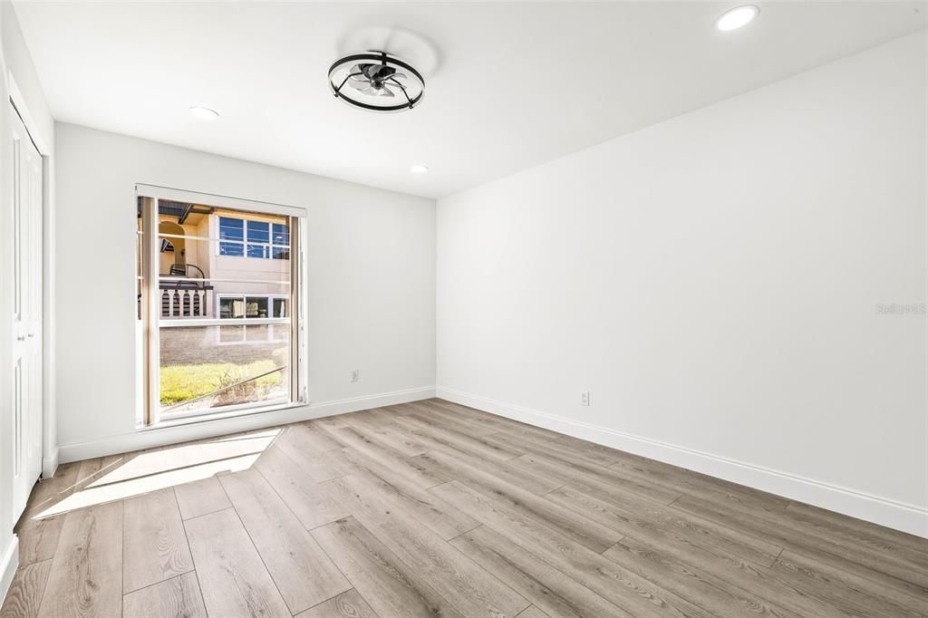 Active With Contract: $269,000 (2 beds, 2 baths, 1150 Square Feet)