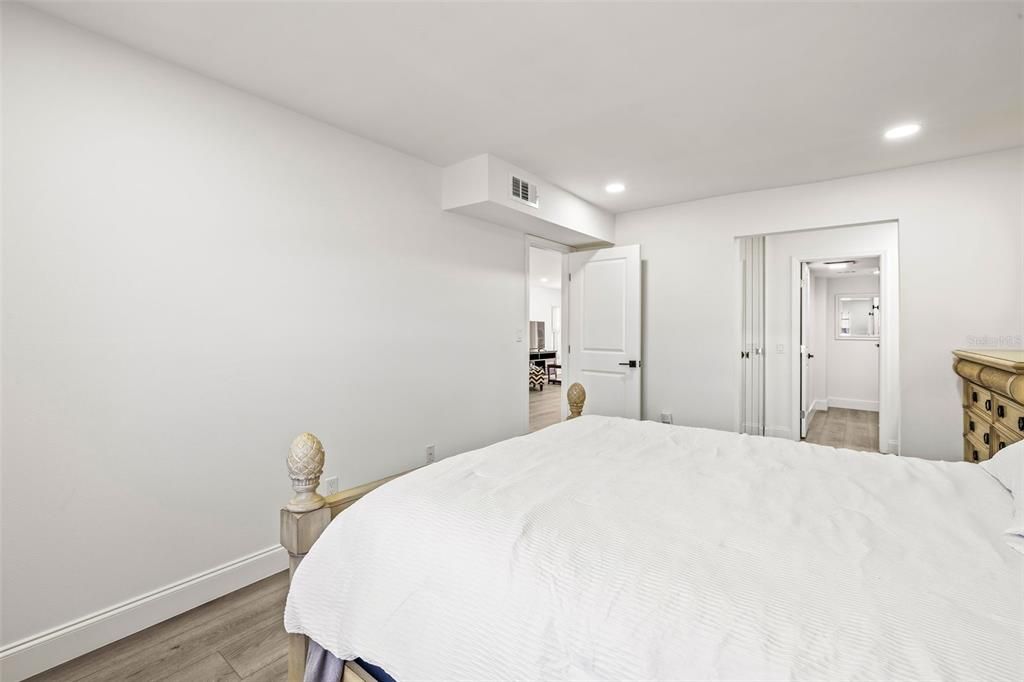 Active With Contract: $269,000 (2 beds, 2 baths, 1150 Square Feet)