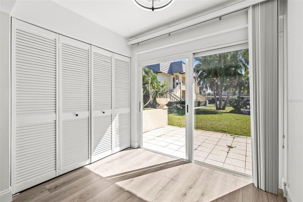 Active With Contract: $269,000 (2 beds, 2 baths, 1150 Square Feet)