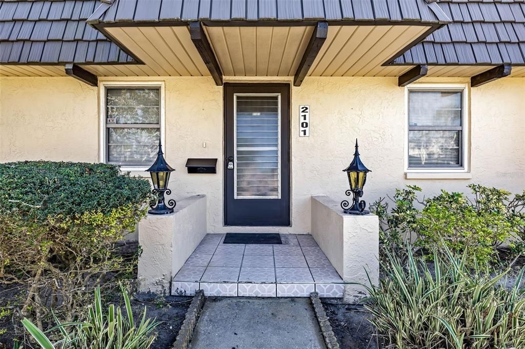 Active With Contract: $269,000 (2 beds, 2 baths, 1150 Square Feet)