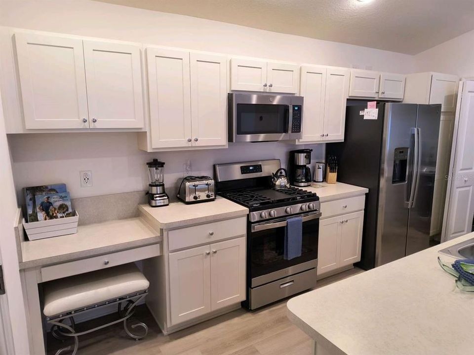 For Sale: $339,900 (2 beds, 2 baths, 1206 Square Feet)