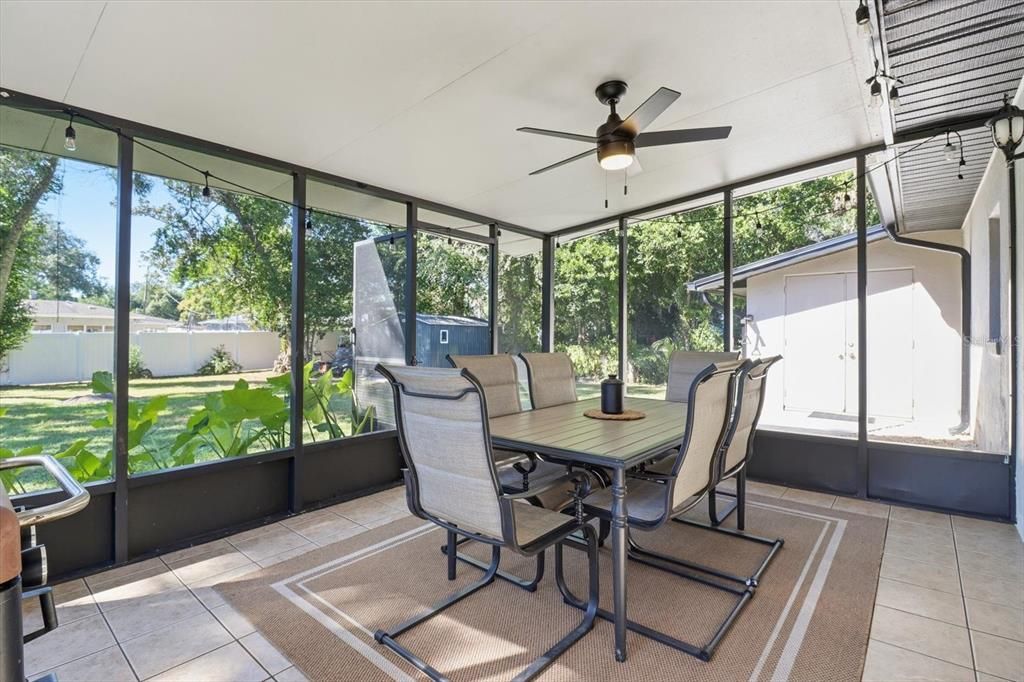 合同活跃: $260,000 (4 贝兹, 3 浴室, 2100 平方英尺)