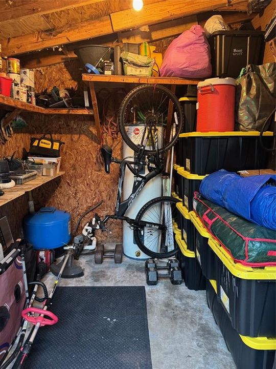 合同活跃: $260,000 (4 贝兹, 3 浴室, 2100 平方英尺)