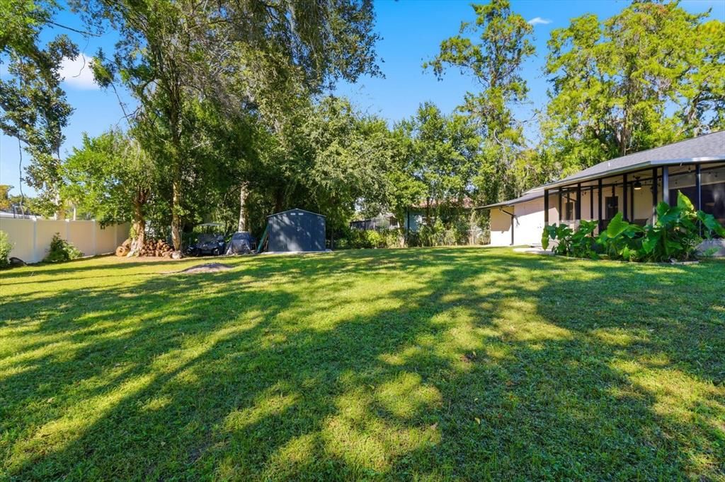 合同活跃: $260,000 (4 贝兹, 3 浴室, 2100 平方英尺)