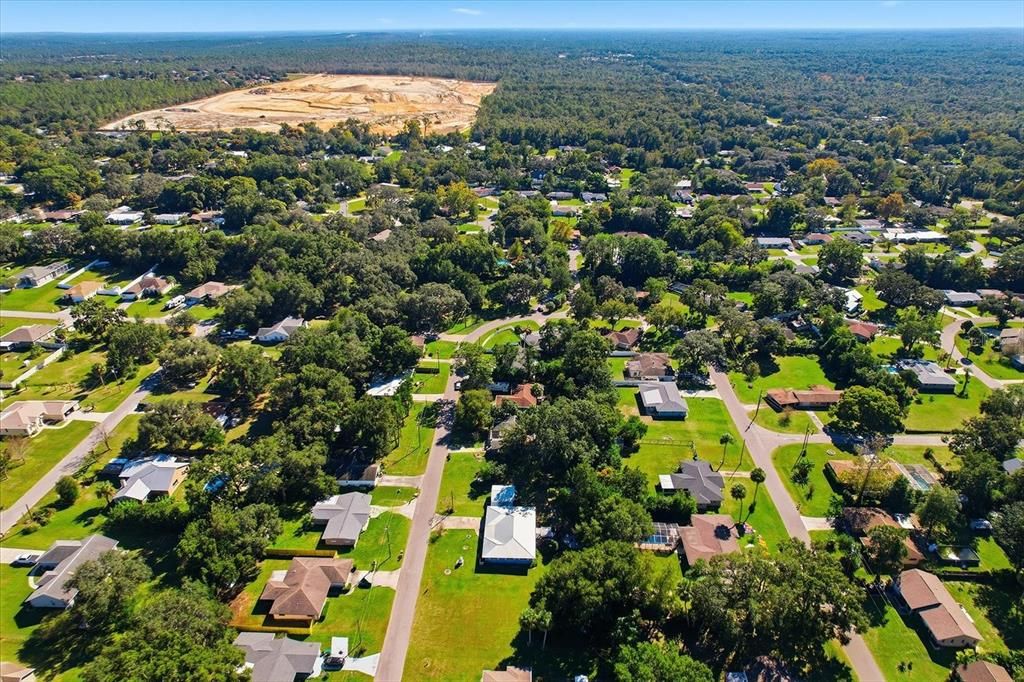 合同活跃: $260,000 (4 贝兹, 3 浴室, 2100 平方英尺)